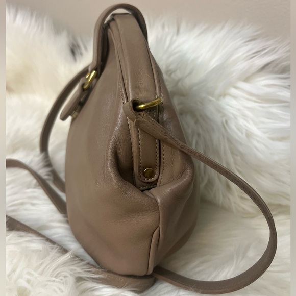 Vintage Coach Laurel Clam Shell - Picture 3 of 12